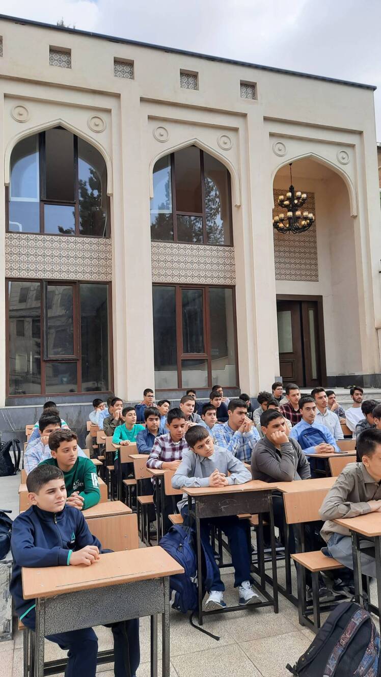 مراسم آغاز سال تحصیلی در محــل دبیرستان