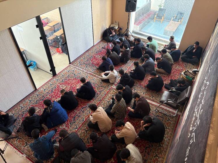 برگزاری جلسات هفتگی هیئت دانش آموزی کهف الحسین(ع)